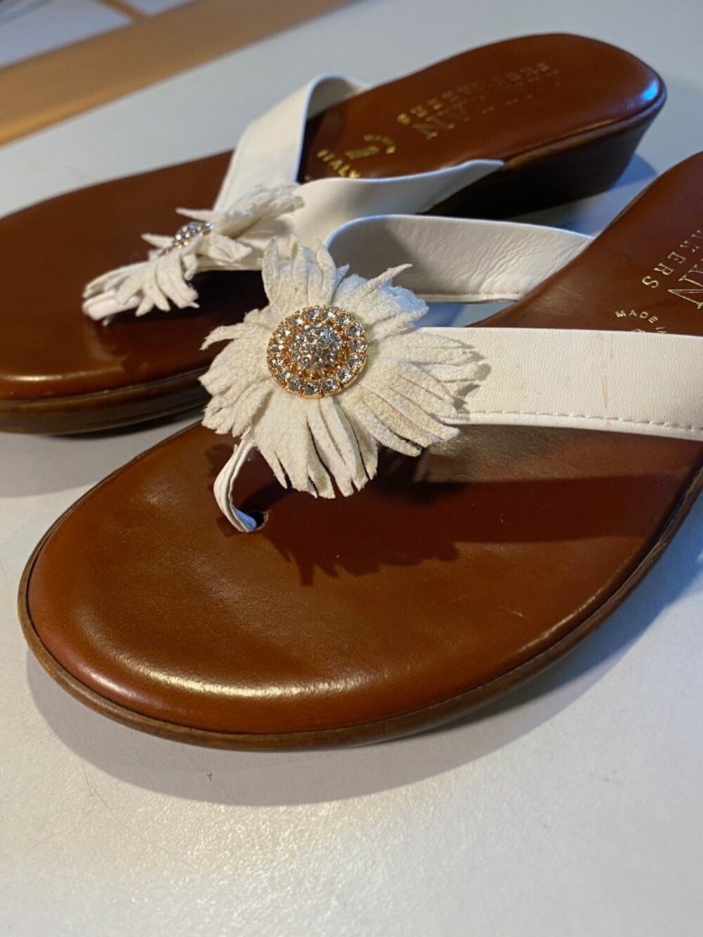Italian Shoemakers- Size 7M- Women's White Thong Sandals bejeweled flower accent